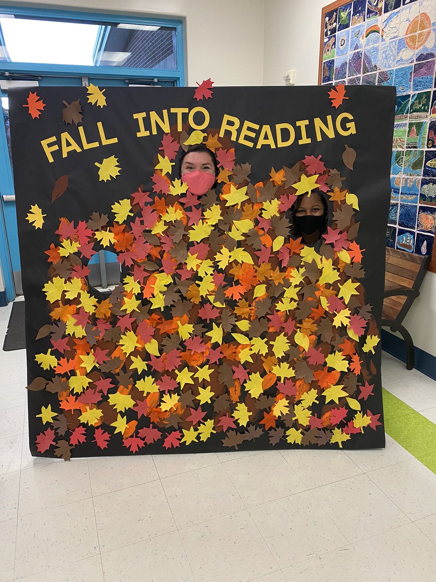 MrsLorbacher's tweet photo. What a wonderful family night! So grateful to have planned it with the best @Averscounselor  Thank you to everyone who helped!! #fallintoreading https://t.co/Sc621mAkUG