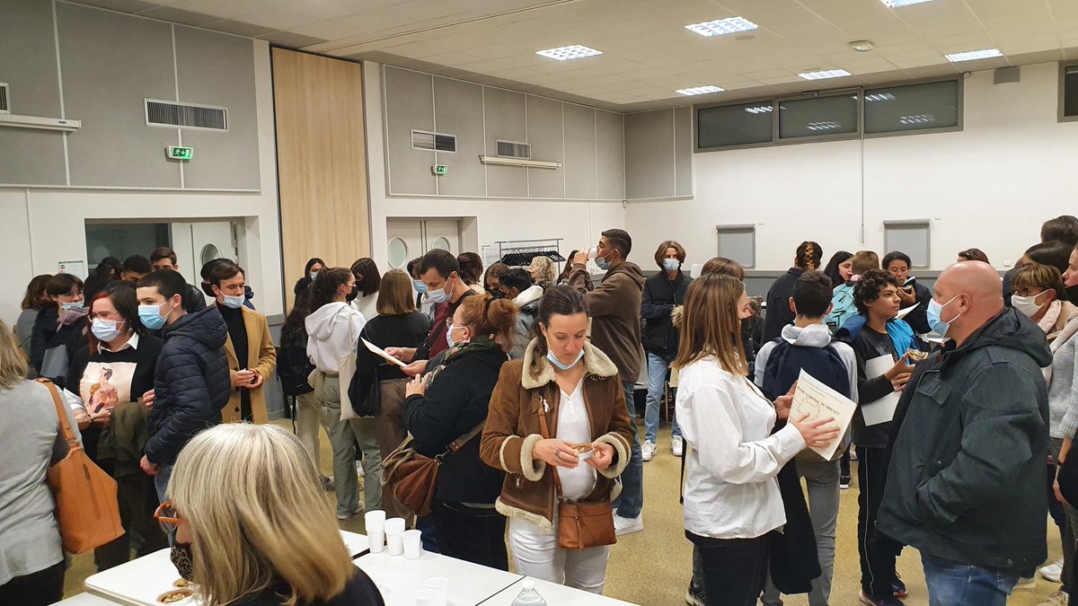 Stephdem26's tweet photo. Cérémonie de remise des diplômes du DNB et du CFG, au @CollegeGeGaud, un sentiment de plaisir de revoir des Élèves épanouis dans leur formation post 3eme.
#orientation #travailaccompli. https://t.co/K5hmt2Oleu