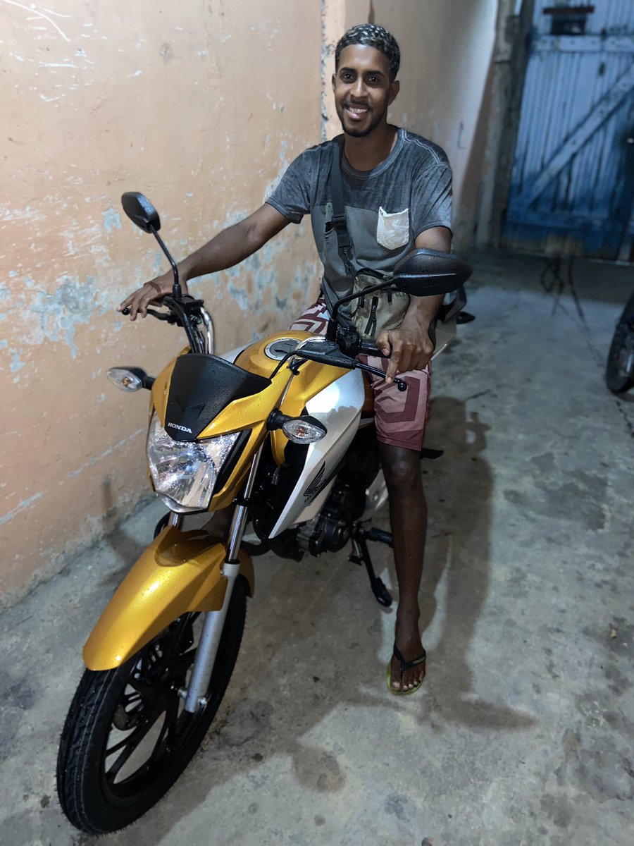 Cabbelin22's tweet photo. Muito obrigado meu Deus por essa conquista 0km 🤴🏾🚀🙌🏍️ #olhaebaba https://t.co/DGgkMr2m1O