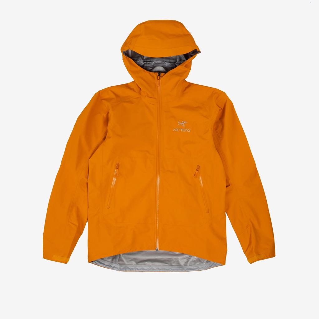 OTHboutique's tweet image. Superlight, packable and designed for unpredictable weather, the @arcteryx ZETA SL Shell Jacket is now available in Wildchild (orange) and Microchip (grey) in-store and online at offthehook.ca 

| offthehook.ca/products/m-zet…

#othboutique #arcteryx #shelljacket #zetasl