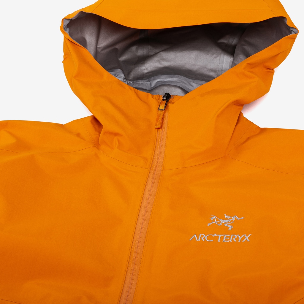 OTHboutique's tweet image. Superlight, packable and designed for unpredictable weather, the @arcteryx ZETA SL Shell Jacket is now available in Wildchild (orange) and Microchip (grey) in-store and online at offthehook.ca 

| offthehook.ca/products/m-zet…

#othboutique #arcteryx #shelljacket #zetasl