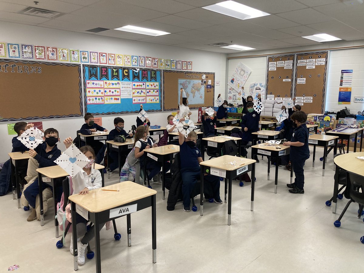 JenniferLeung14's tweet photo. Just like a snowflake we are all special and unique. Our Gr.2 class is sharing some love by making snowflakes for seniors. #haltonalive @StScholStorm @HCDSB https://t.co/TtpHeAei56