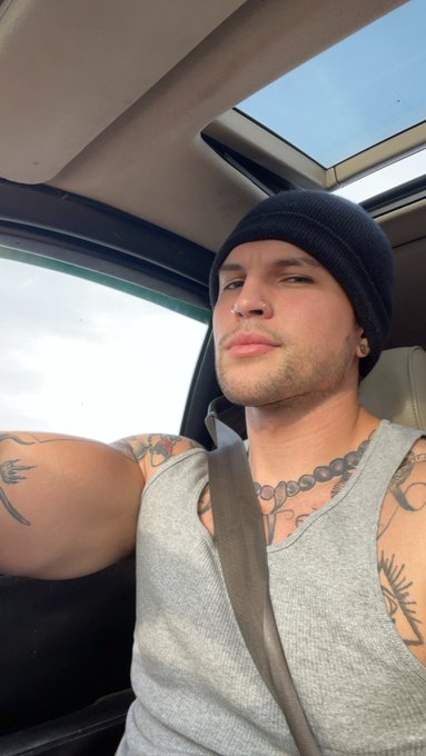 It&rsquo;s nice out today https://t.co/BcRXPodW1S