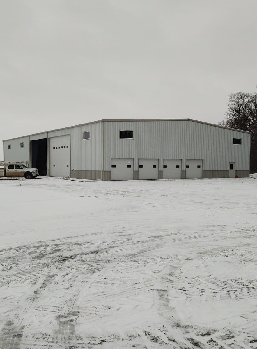 HaugenFamFarms's tweet photo. Doors are being installed…
#farmshop
#NWMN
#haugenfamilyfarms https://t.co/gdkHxNwCIh