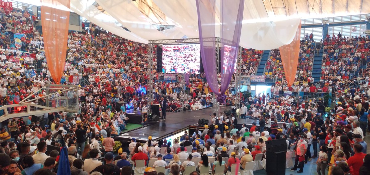 BermudezJoseA's tweet photo. Acompañado de parte del equipo de la @tachira_gmas asistimos al Gran Cierre de Campaña del próximo Gobernador del #Tachira @FreddyBernal, en un acto cargado de energía y el calor de nuestro pueblo que este #21Nov saldrá a votar por la paz y la esperanza 
#AmemosAlTachira https://t.co/wbcQFSyQ2t