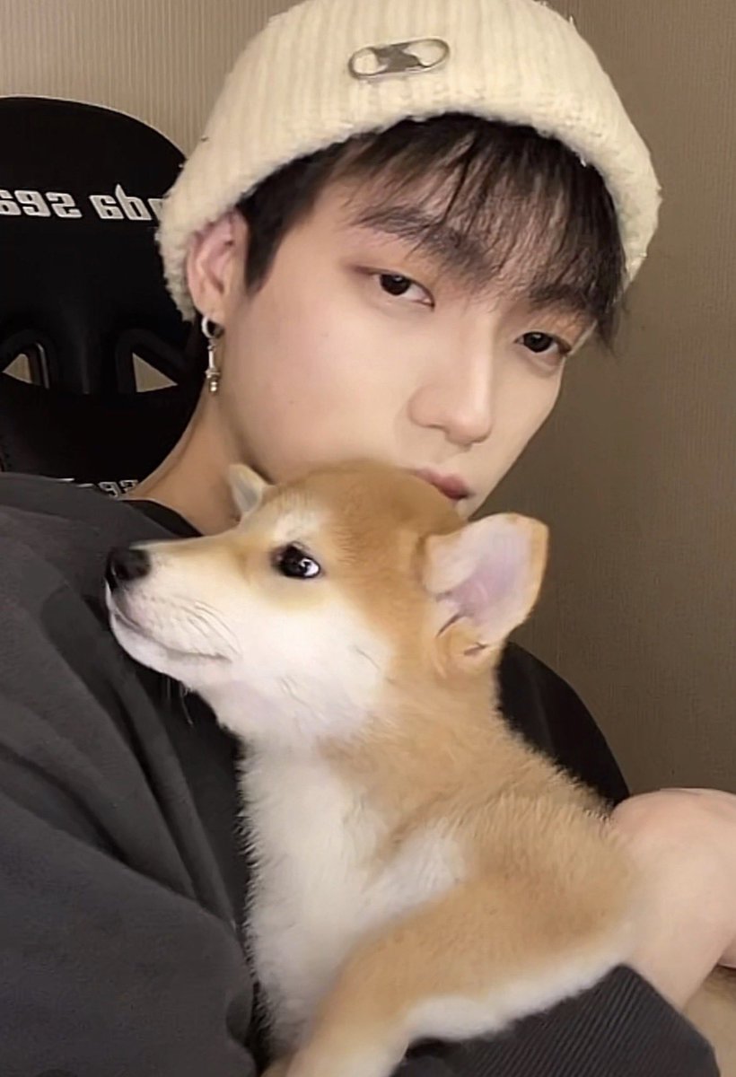 THJ_0319's tweet image. แจกน้ำหอม Gucci Flora ได้ทั้งน้ำหอมและLipเลยค่าาา แจกเพราะซื้อหมาใหม่ แต่เลี้ยงที่จีน เฮ้! 

กติกา รี+ฟอล แจกเฉพาะ ฟลว. 
สุ่มแจก 30 พ.ย. 64 เพราะรอของมาถึงจากชอปจีนค่าาา 😘

#หงจวิ้นเจี๋ย