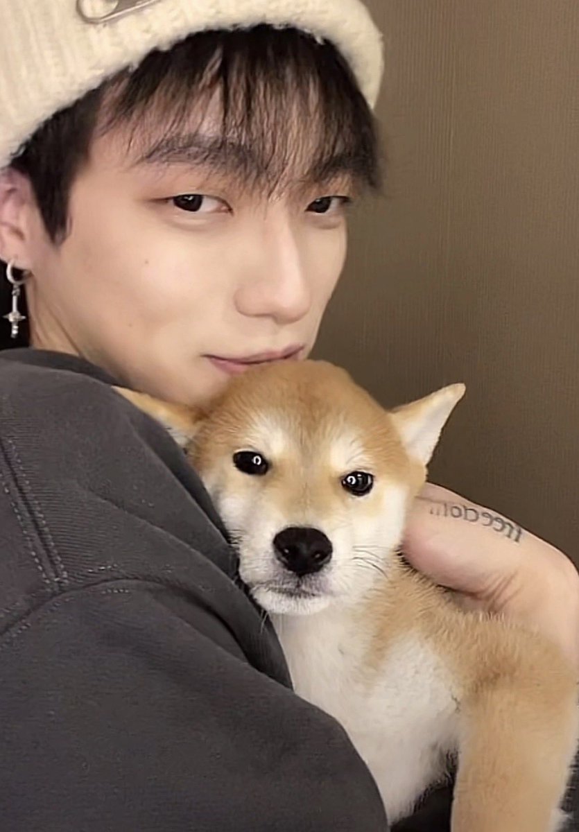 THJ_0319's tweet image. แจกน้ำหอม Gucci Flora ได้ทั้งน้ำหอมและLipเลยค่าาา แจกเพราะซื้อหมาใหม่ แต่เลี้ยงที่จีน เฮ้! 

กติกา รี+ฟอล แจกเฉพาะ ฟลว. 
สุ่มแจก 30 พ.ย. 64 เพราะรอของมาถึงจากชอปจีนค่าาา 😘

#หงจวิ้นเจี๋ย