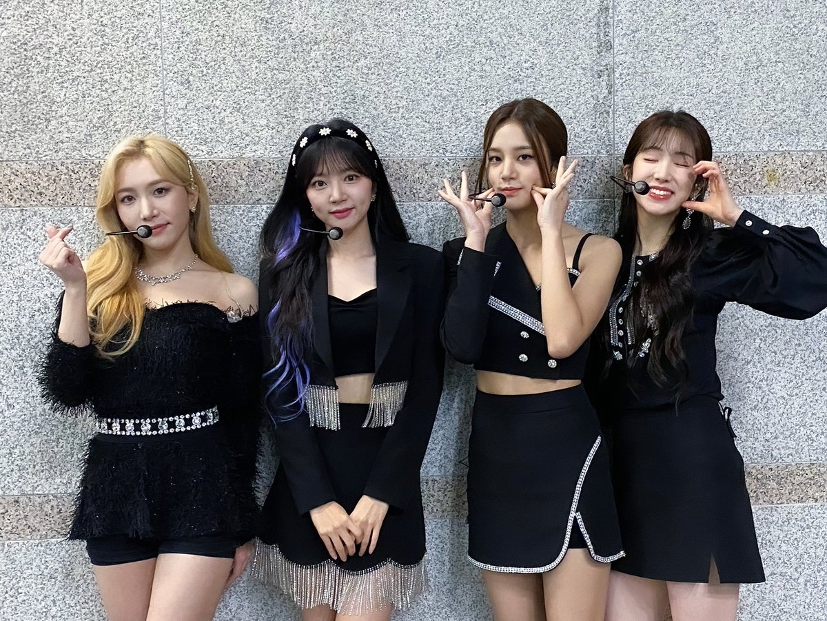 officialLABOUM's tweet photo. [#라붐]

심플리케이팝에서 블랙붐과 만나요🖤

#LABOUM #BLOSSOM 
#키스키스 #KissKiss
#다시_만나_설레게_해 https://t.co/E2svYoIwI8