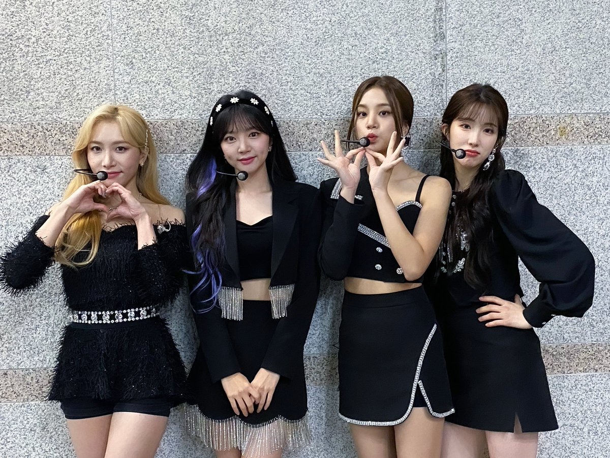 officialLABOUM's tweet photo. [#라붐]

심플리케이팝에서 블랙붐과 만나요🖤

#LABOUM #BLOSSOM 
#키스키스 #KissKiss
#다시_만나_설레게_해 https://t.co/E2svYoIwI8
