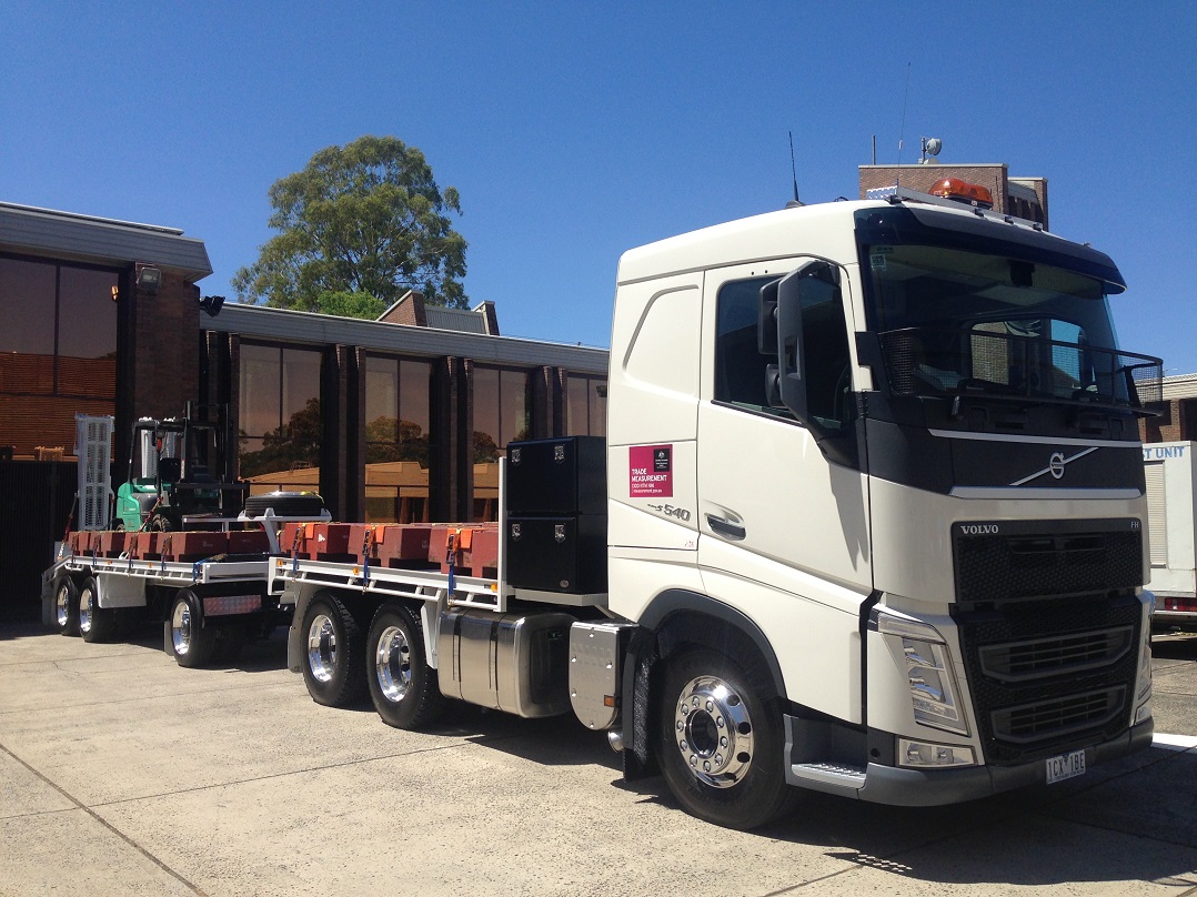 NMIAustralia's tweet photo. Apply now to become a Trade Measurement Heavy Vehicle Operator!
Help us with our national compliance program related to weighbridges and other high capacity measuring instruments nationwide.

Applications close 6 Dec 2021 https://t.co/adGO4GGunZ

#RecruitingNow  #TradeMeasurement https://t.co/111vjRHgKc