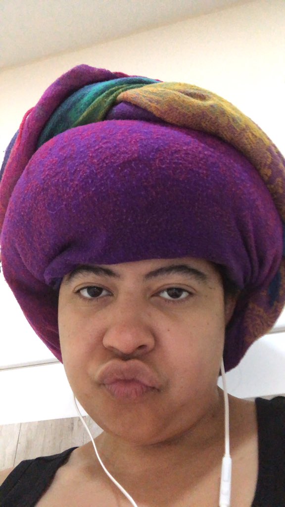 Me watching this Chaka Khan vs 
Stephanie Mills Verzuz like…🧐#verzuz #chakakhanvsstephaniemills