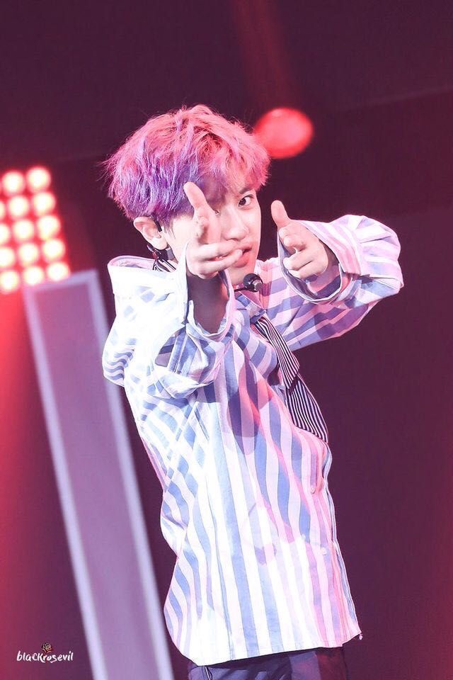 cyhourly's tweet photo. 엑소 찬열  #CHANYEOL #찬열 #チャニョル #灿烈 https://t.co/cvvX82p1m3