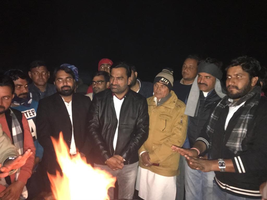 RLP__Sheshma's tweet photo. श्री @hanumanbeniwal जी आज संघर्ष जीत गए आपने 29 दिन आंदोलन में धरना दिया व 3 सदस्य पद से इस्तीफे के साथ गठबंधन तोड़ दिया था  आपका नाम इतिहास में लिखा जाएगा 
और जिन श्री किसानो ने शहादत दी उनकी शहादत बेकार नहीं गई 
उन्हें आज सच्ची श्रद्धांजलि दी गई 
जय जवान जय किसान https://t.co/UPIKByAwP7