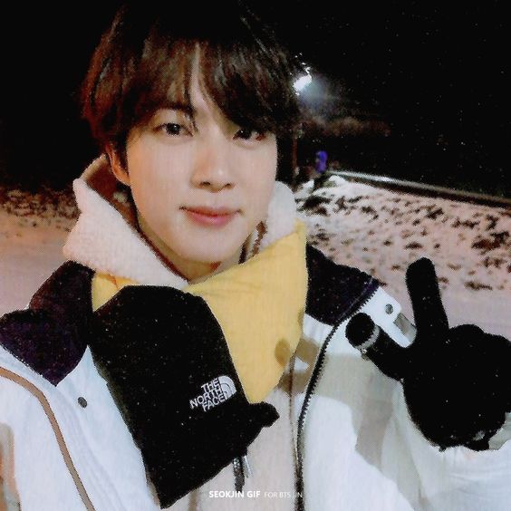 tbzhobi's tweet photo. seokjin’s birthday giveaway! 
- prizes: 1 butter album (random ver) + bts 2022 seasons greetings + rj keychain!
- rt to enter 
- must be following + notifs on
- worldwide
- ends dec 4 https://t.co/oq3Asx2DsF