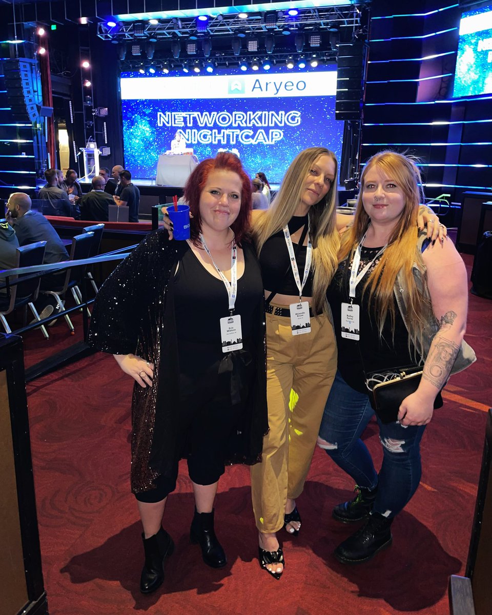 pfreblog's tweet photo. Let the networking nightcap fun begin!!! #PFRECON2021 #realestatephotographyconference https://t.co/5HEMjNhYTm