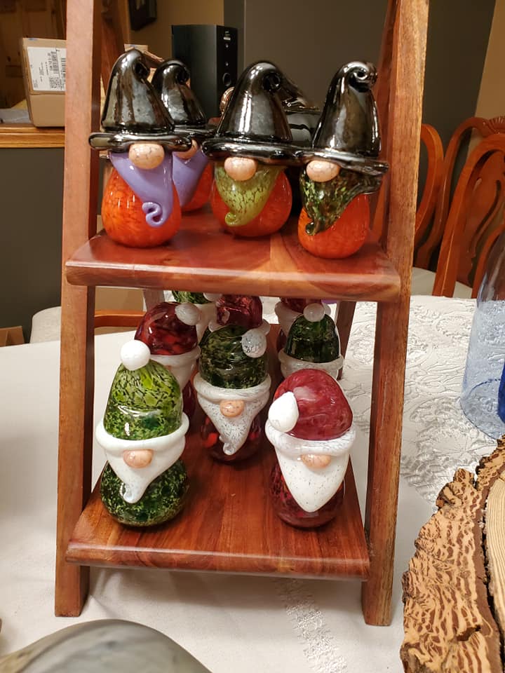 handmadehere's tweet photo. If you're looking for something fun to do this weekend come check out some local artists and their handmade goods. Get your Christmas shopping done @handmadehere amazing work by Taygan Crapo https://t.co/uOHhrUzAQm