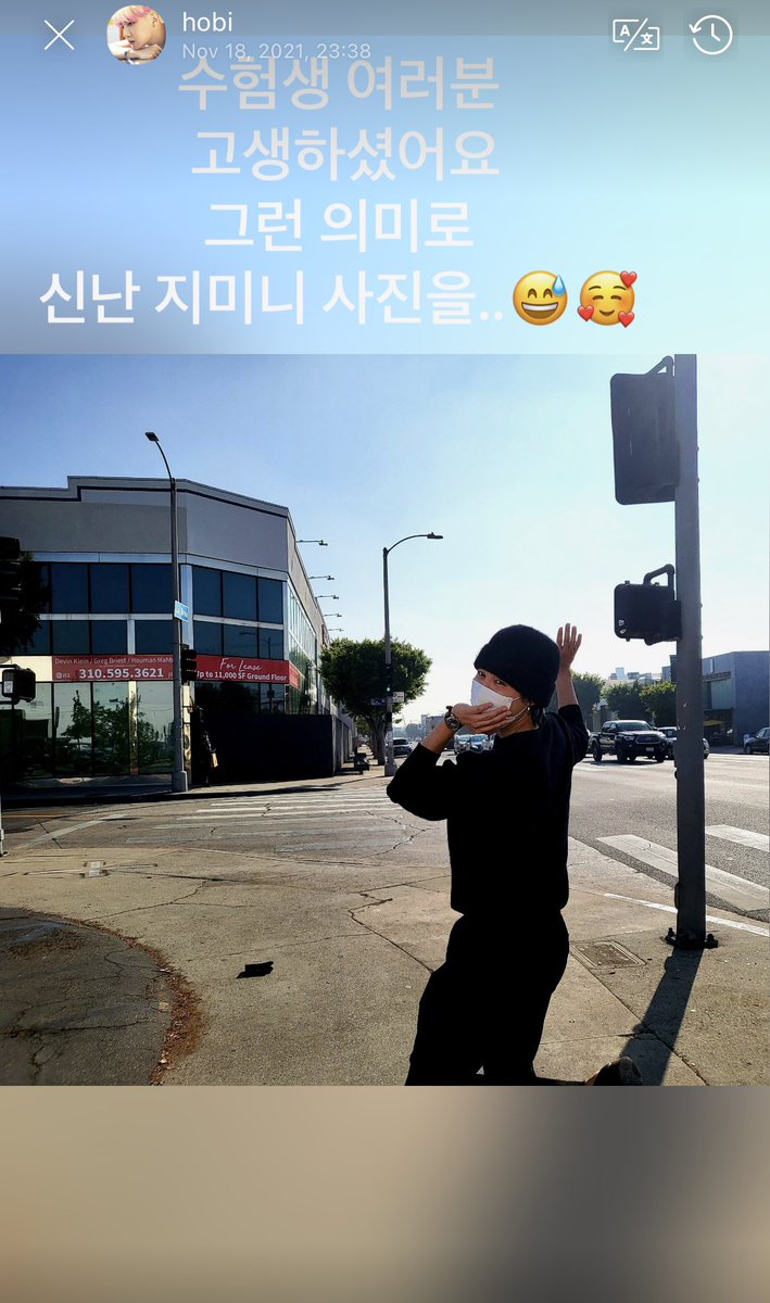 miiniyoongs's tweet photo. [211119 J-hope Weverse Moment]

🐿 to everybody who took the exams (college entrance exam), youve worked hard. with that in mind a picture of an excited jiminie..😅🥰 https://t.co/5OEohzmMuv
