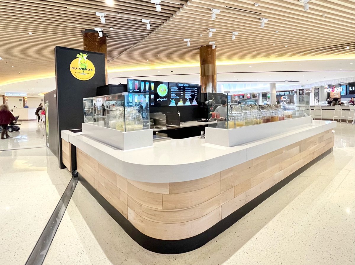 mallofamerica's tweet photo. Squeeze on over + #getrefreshed with Juicebox’s fresh fruit beverages, now open on Level 3 at Culinary on North! 🍋 Details: https://t.co/om9dWsgbG7 https://t.co/W4ER9Nx51j