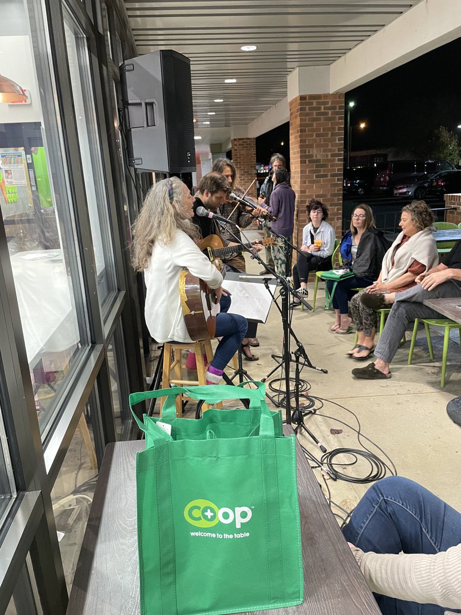 Music night ⁦<a href="/FXBGFoodCoop/">FXBG Food Co-op</a>⁩ so great to co-own a grocery store with my neighbors. #gocoop  ⁦<a href="/ColuminateCoop/">Columinate</a>⁩