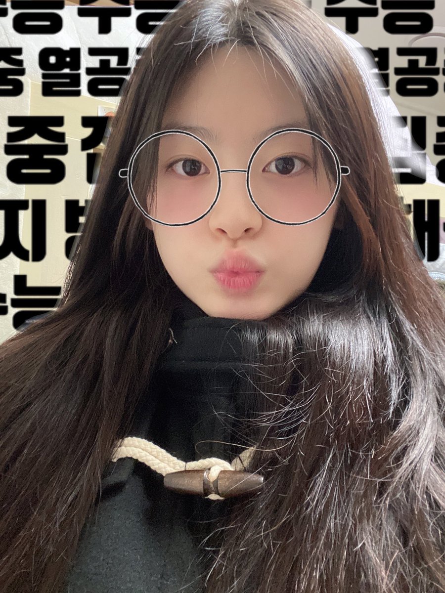 STAYC_Seeunn's tweet photo. ( #떼은이 ✨) 굿모닝 내 스윗❣️아침을 먹었떠요?? 오늘도 왓팅💪🏻 힘내고 좋은 하루 되세웅!! 따랑해❤️‍🔥❤️‍🔥 https://t.co/Fojfa6QVFs
