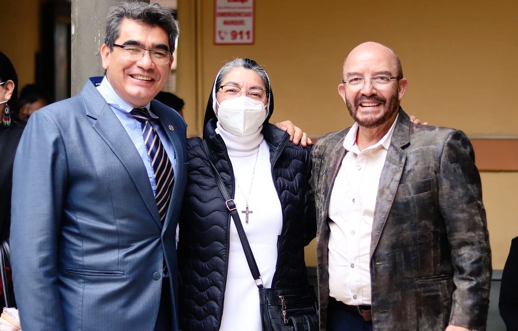 oac2023's tweet photo. Con fervor y alegría participamos de las actividades de inauguración del 𝗫 𝗖𝗼𝗻𝗴𝗿𝗲𝘀𝗼 𝗡𝗮𝗰𝗶𝗼𝗻𝗮𝗹 de 𝗘𝗱𝘂𝗰𝗮𝗰𝗶𝗼́𝗻 𝗖𝗮𝘁𝗼́𝗹𝗶𝗰𝗮.🤗
👐 Gracias a la #CONFEDEC y #FEDEC por permitirnos participar de estos valiosos espacios de construcción de nuevos paradigma. https://t.co/hj4KvZxofh