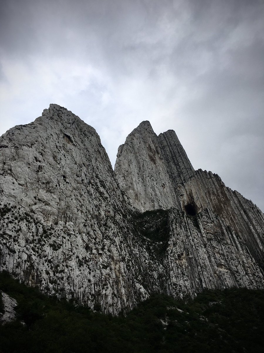 davesilvermetal's tweet photo. Monterrey has some epic mountains. I didn’t expect anywhere in Mexico to look like this, kept thinking I was in the Lake District...A pleasant way to conclude my trip. Dallas, Texas - Hollywoo-ood tomorrow. 🤘🏻 https://t.co/qck1gmWHph