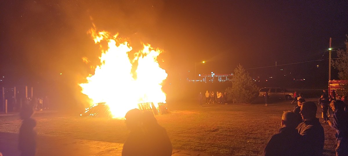 stplancersports's tweet photo. Good Luck Bonfire!!!
Take care of business tomorrow guys!!! 
#LANCERNATION
#LETSGOLANCERS
@stplancersoccer https://t.co/n3M79kiiYE