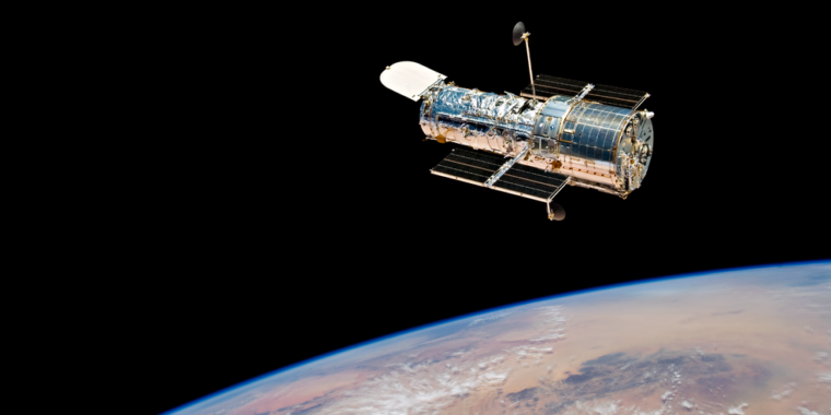 darrenculbreath's tweet image. #Hubble update: #Onecamera back, more to come #ArsTechnica smpt.co/eMdSI @j_timmer