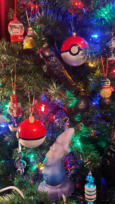 It's that time of year! #Christmas #baddragon #merryxmas https://t.co/A5bYALalqH<a href="/tag/christmas"class="tags">#Christmas</a><a href="/tag/baddragon"class="tags">#baddragon</a><a href="/tag/merryxmas"class="tags"><span>#merryxmas</span></a>