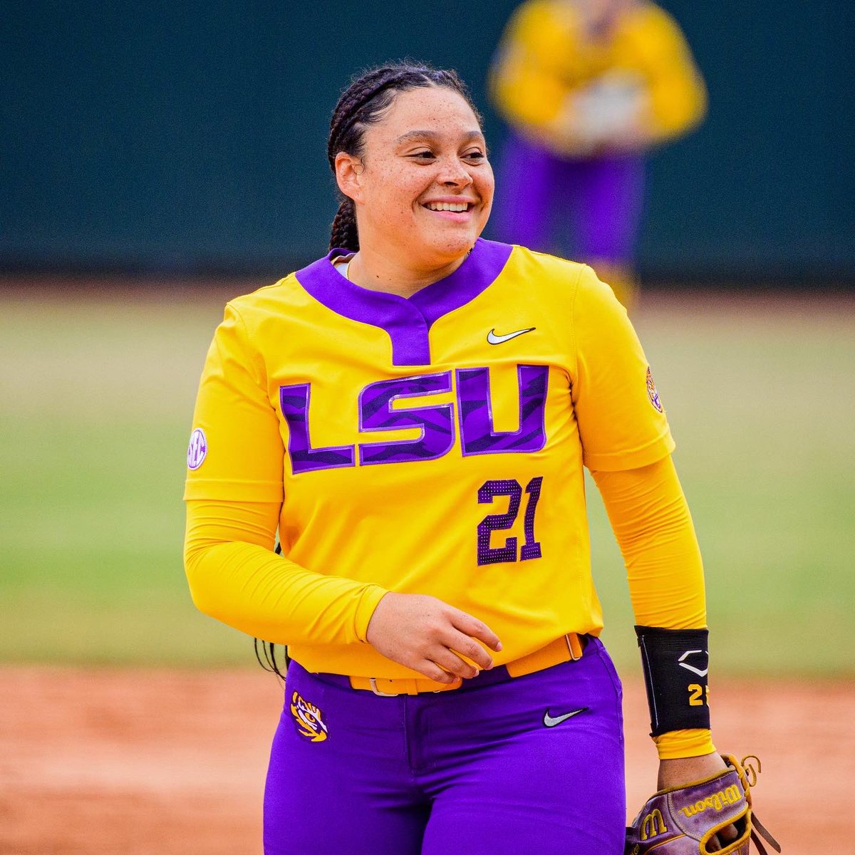 LSUsoftball's tweet photo. 💜vs.💛, who you reppin? #TigersToTheTop https://t.co/kaZPvFh5Qz