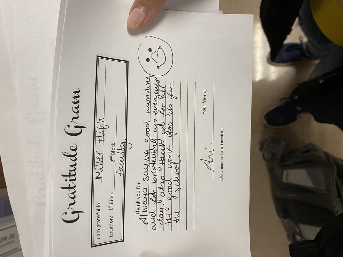 hhsclimate1's tweet photo. The SCLT was thrilled to bring back #GratitudeGrams for Thanksgiving 2021. Showing others we are thankful always creates a more positive school climate! @co_sumner @BobCotterHHS @JazzyJaskot @idesignforreal @J_Fitz_SCS https://t.co/Gqi7TZwjFp