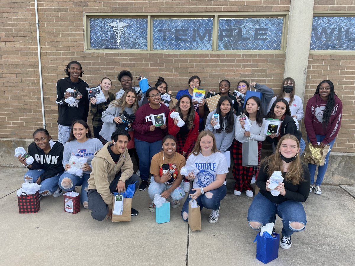 thssportsmed's tweet photo. Thankful Sock Giving... ATS &amp; Filmers had a sock exchange; also bought socks to donate to Feed My Sheep in Temple. #TempleProud 💙 @OttTempleISD @THSPrincipal_JM @CoachStew_TTR @CoachPrentiss @leblanc_coach @templewildcats @_wransleben https://t.co/mQPCmm9Qyl
