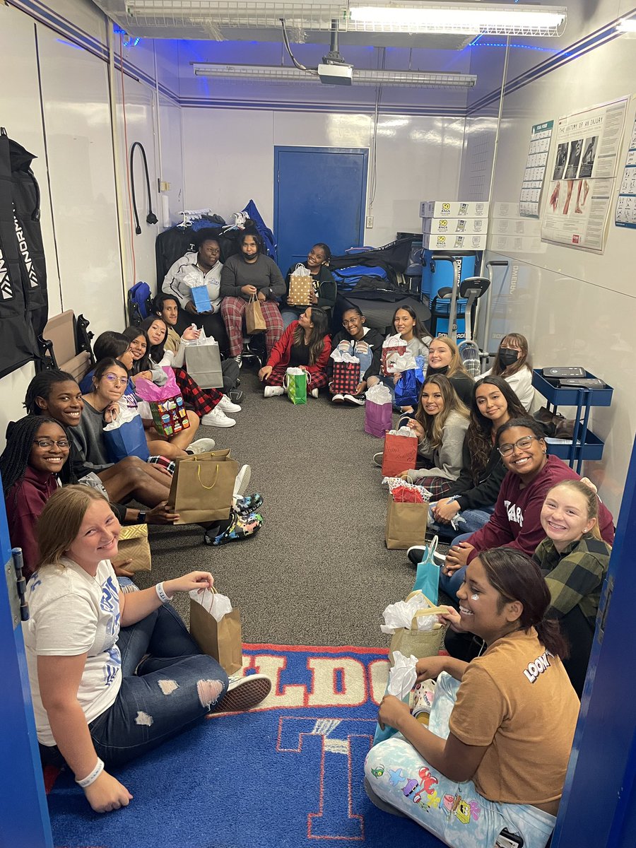 thssportsmed's tweet photo. Thankful Sock Giving... ATS &amp; Filmers had a sock exchange; also bought socks to donate to Feed My Sheep in Temple. #TempleProud 💙 @OttTempleISD @THSPrincipal_JM @CoachStew_TTR @CoachPrentiss @leblanc_coach @templewildcats @_wransleben https://t.co/mQPCmm9Qyl