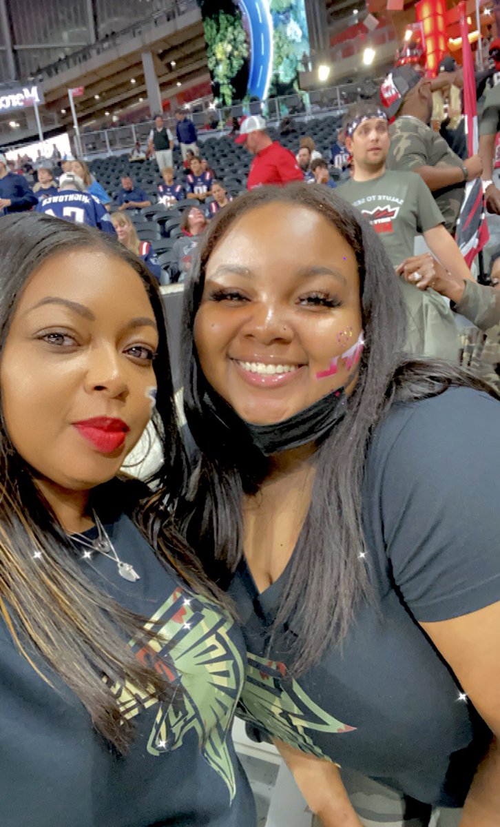 MzzDaizy's tweet photo. #dirybirds #dirtybirdnest #mercedesbenzstadium #atlantafalcons #dirtybird https://t.co/Tbk6d6DWTw