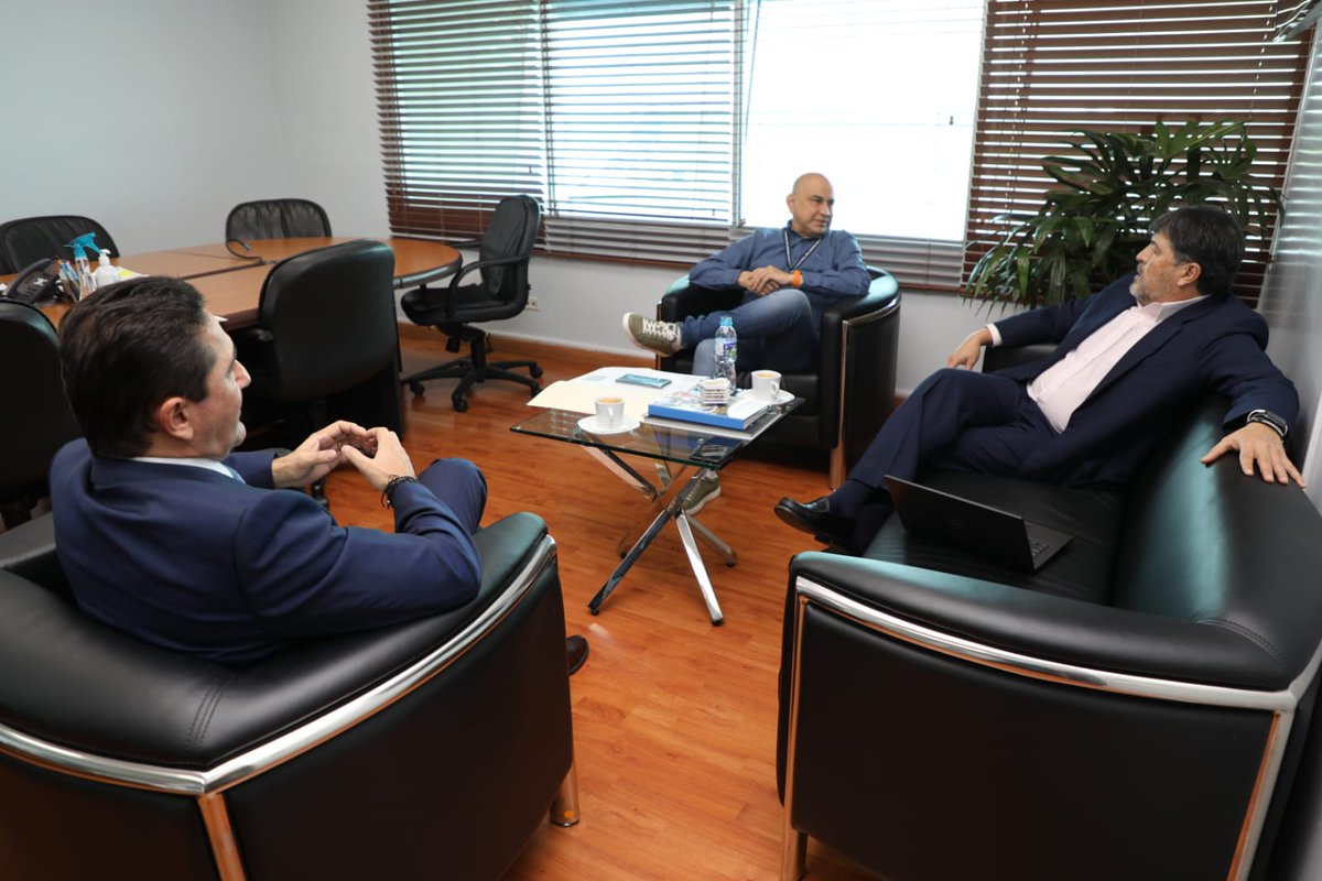 Complacido con la visita de Jorge Vargas director de cooperación técnica de la Organización de Aviación Civil Internacional (OACI) con quien conversamos sobre planes de mejoramiento de las operaciones y en la recuperación de nuestras terminales. <a href="/icao/">ICAO</a> 
#HubDePanamá 
#Panamá