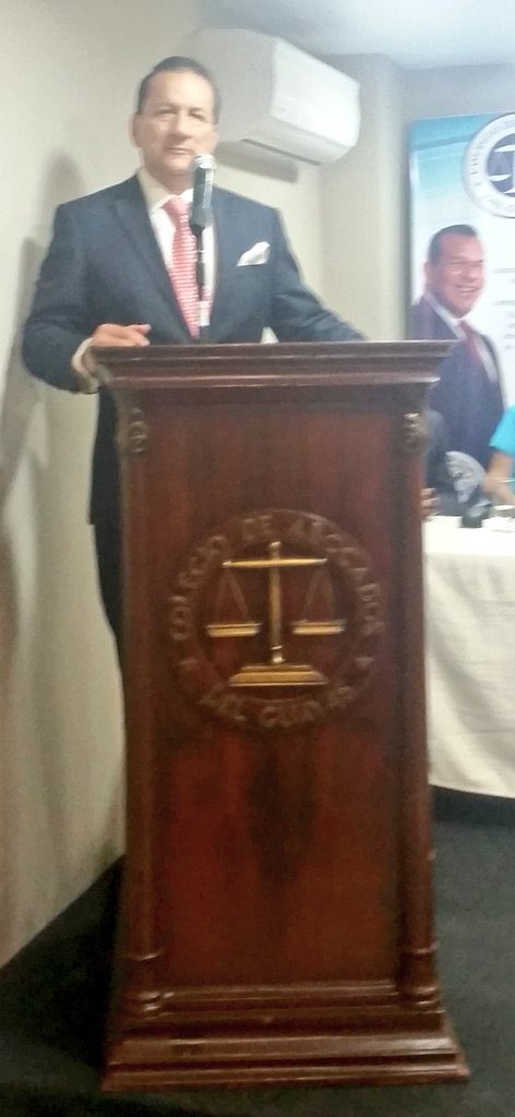 Extiendo en mi nombre y en nombre de mi esposa Pamela Martinez, nuestros sentimientos de solidaridad ante la temprana pérdida del Dr. Walter Freire Chávez, apreciado profesional que además se deempeñó como Presidente de nuestro glorioso <a href="/OficialCAG/">Colegio de Abogados del Guayas</a> Dios lo acogerá en su Seno.