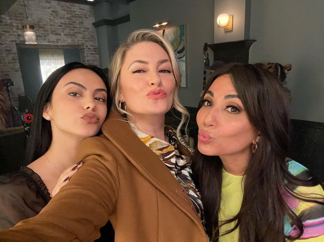 camicmendesbr's tweet photo. “muito ansiosa pra ter a @marisolnichols de volta na cidade!! #lodgeladies” 

📷 Mädchen Amick via Instagram. https://t.co/K8MRUm9Ckx