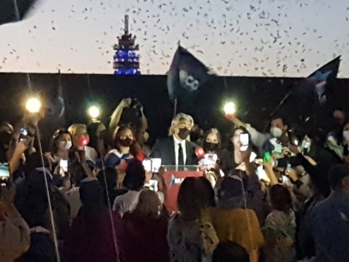 Eliana1Maipu's tweet photo. Gran cierre de campaña de #MarcoPresidente #ElCambioEsHoy #YoVoto6 El Domingo tod@s a votar y ganar !! @marcoporchile #Venceremos!! https://t.co/bRUOYOzJd9
