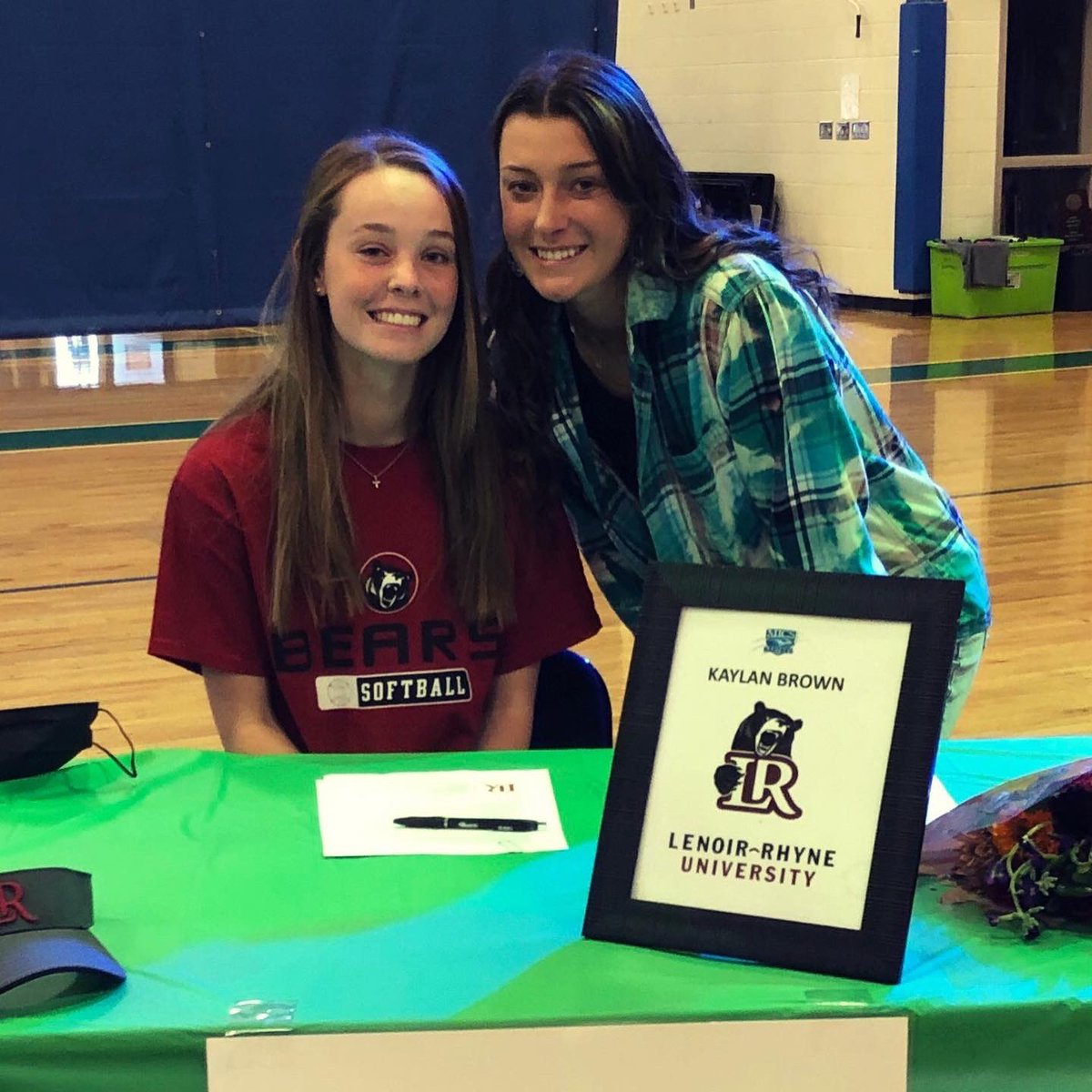 kaylanbrown2022's tweet photo. I’m Officially a Bear! I’m so thankful to everyone who has helped me through this process! ❤️🖤🐻 https://t.co/X9WC9gE0T5