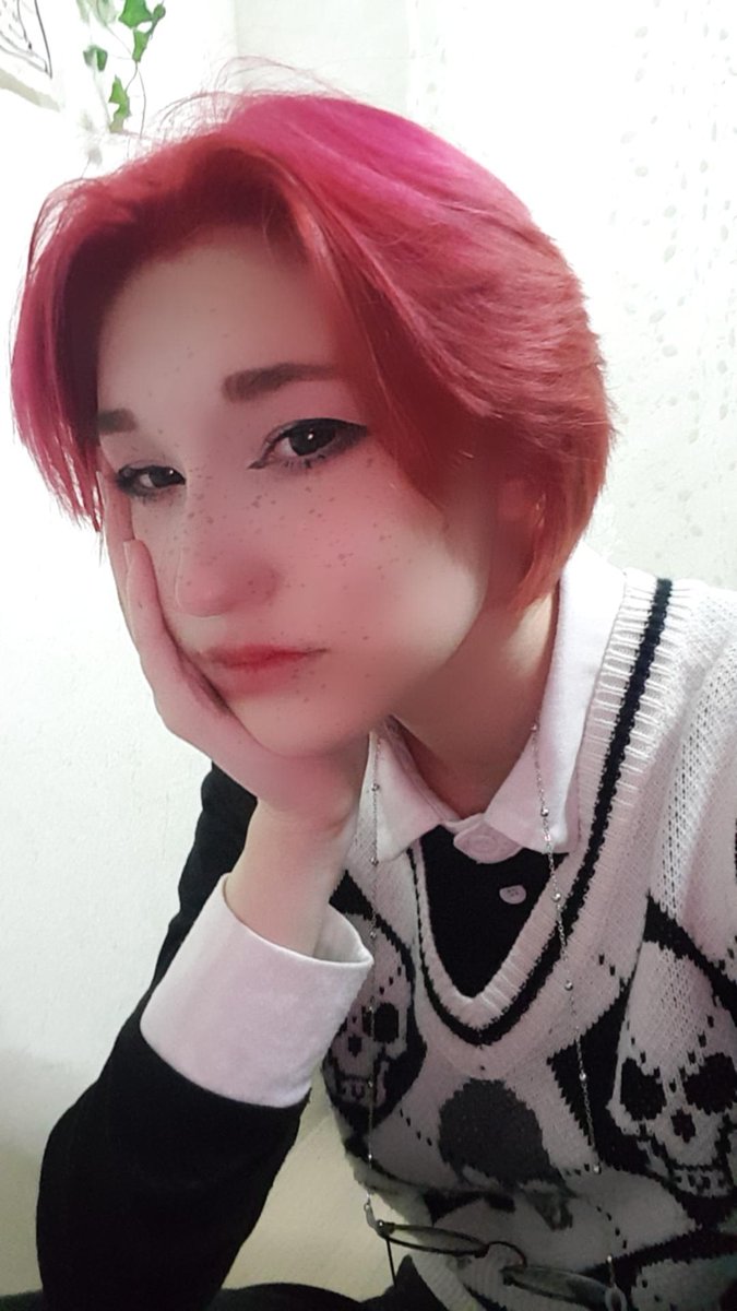 emmi_dot's tweet photo. Вы когда-нибудь не любили жизнь, из-за простой причёски? Я вот да...
#парикмахерская #жизньболь #ONEUS1stwin https://t.co/A8icLeJgzr