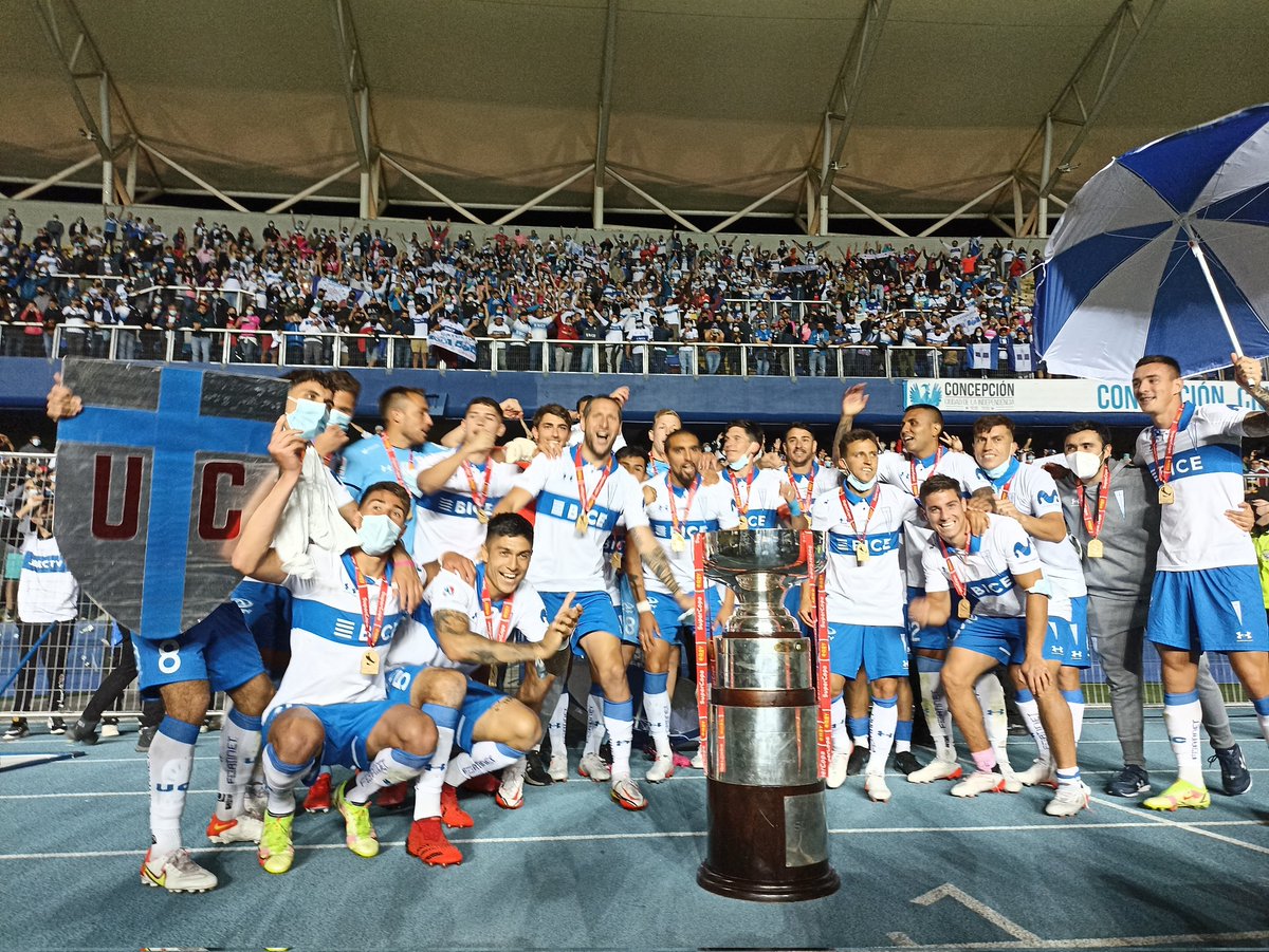 Cruzados's tweet photo. ¡SUPERCAMPEONES! 🔥🏆 https://t.co/8NjYwDAoz1
