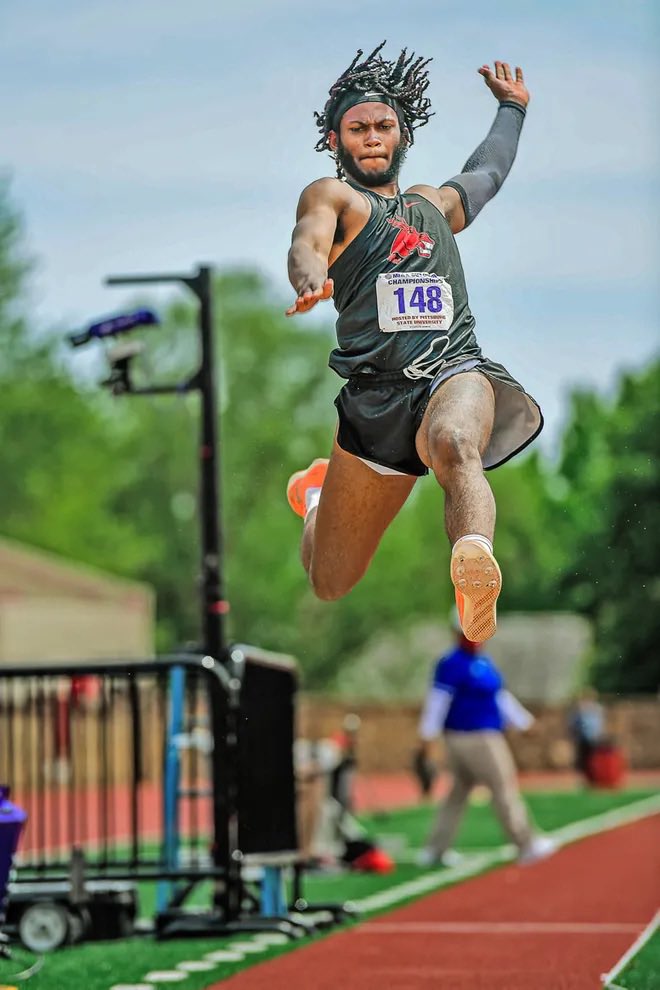 Please give a warm welcome to assistant coach Jesse Miller! Coach Miller will coach our horizontal and vertical jumpers following an illustrious career at the University of Central Missouri where he was an 11x NCAA D2 National Qualifier!