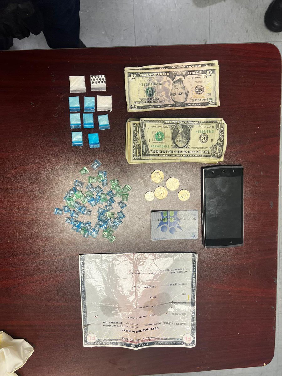 Earlier today, <a href="/MiamiPD/">Miami PD</a> officers  responded to a community’s complaint and located a convicted felon in possession of a firearm, 58 clear plastic baggies containing rock cocaine, and 10 plastic baggies containing powder cocaine. #keepmiamisafe #LittleHaitiPST 👏🏽👏🏽