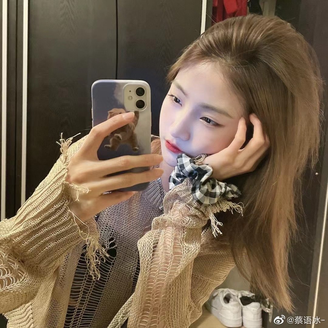 yubingthinker's tweet photo. cai bing so attractive https://t.co/1GFWPeClEP