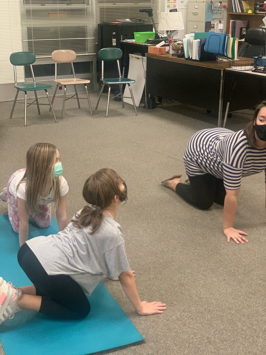 TimberDriveES's tweet photo. The finale of the Fall Into Learning Family PACK Night did NOT disappoint! Thank you to @Monika4Schools for a wonderful and informative session, some calming yoga with @MissAycock, and a great PTA meeting @TimberDrivePTA #BeThePACKLeader @SEasternArea https://t.co/FW1U7vIOGV