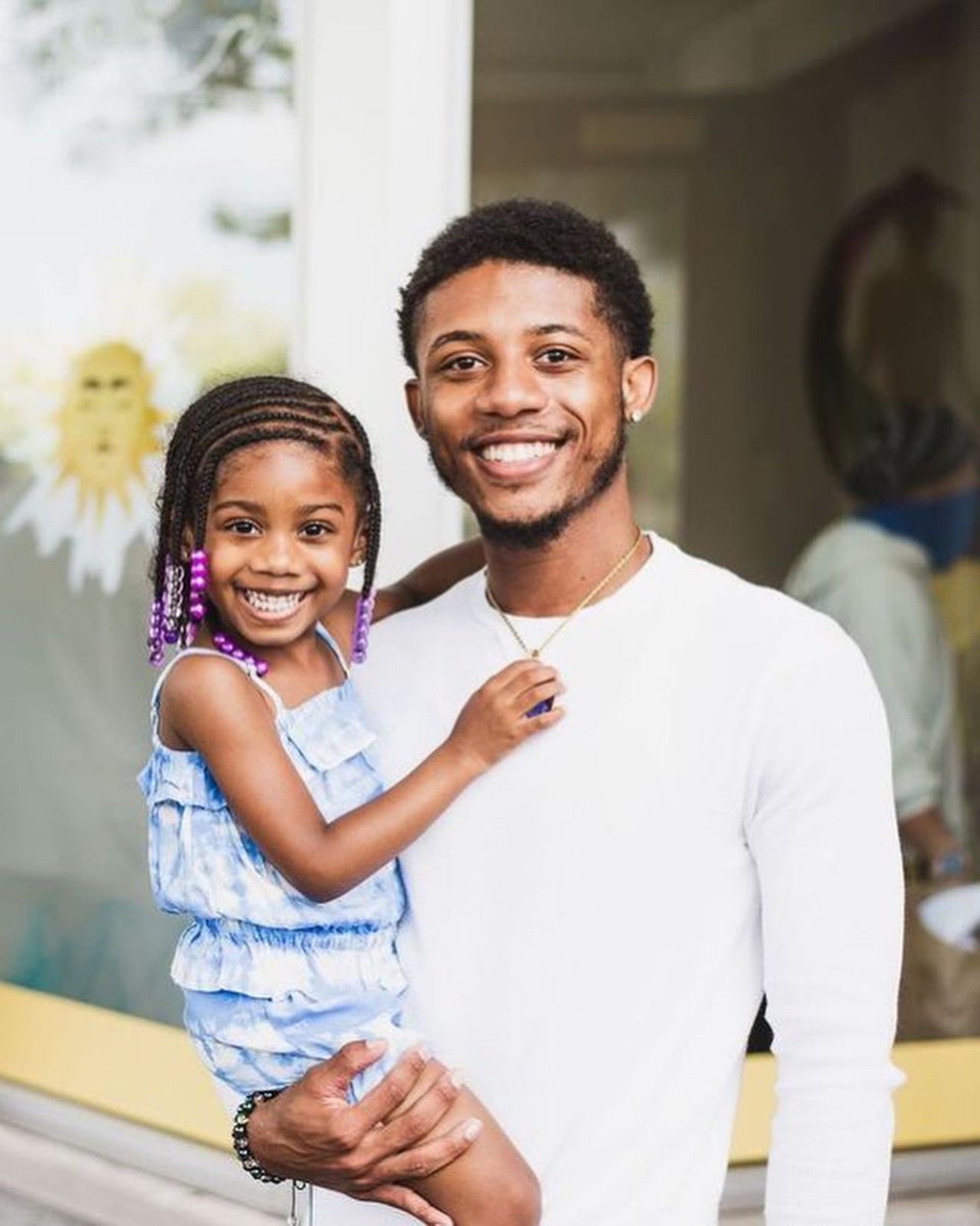 DontezAkram's tweet photo. 2 years ago my daughter &amp; I were sleeping on couch cushions in her moms mom house on the floor. 

2 years later she owns 50% of a 6 figure clothing brand &amp; has more money saved than most people in their 20s 🙌🏾 https://t.co/ewDHr0LRKr