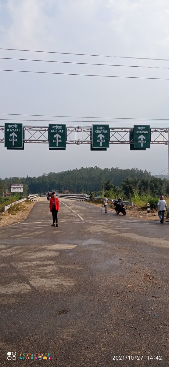 कुनै बिसौनीमा साथी छुटे,
कुनै बिसौनीमा आफन्त छुटे,
नछुटोस् भनेर छातीमै टाँसेकाहरु पनि कहीँ छुटे ।
यहाँसम्म ठीकै थियो ।
कस्तो जतन गरेर जोगाएको थिएँ आफैँलाई,
म आफैँसित खोइ कहाँ छुटेँ ?
#शुभबिहानी 
#शुभदिनको_कामना