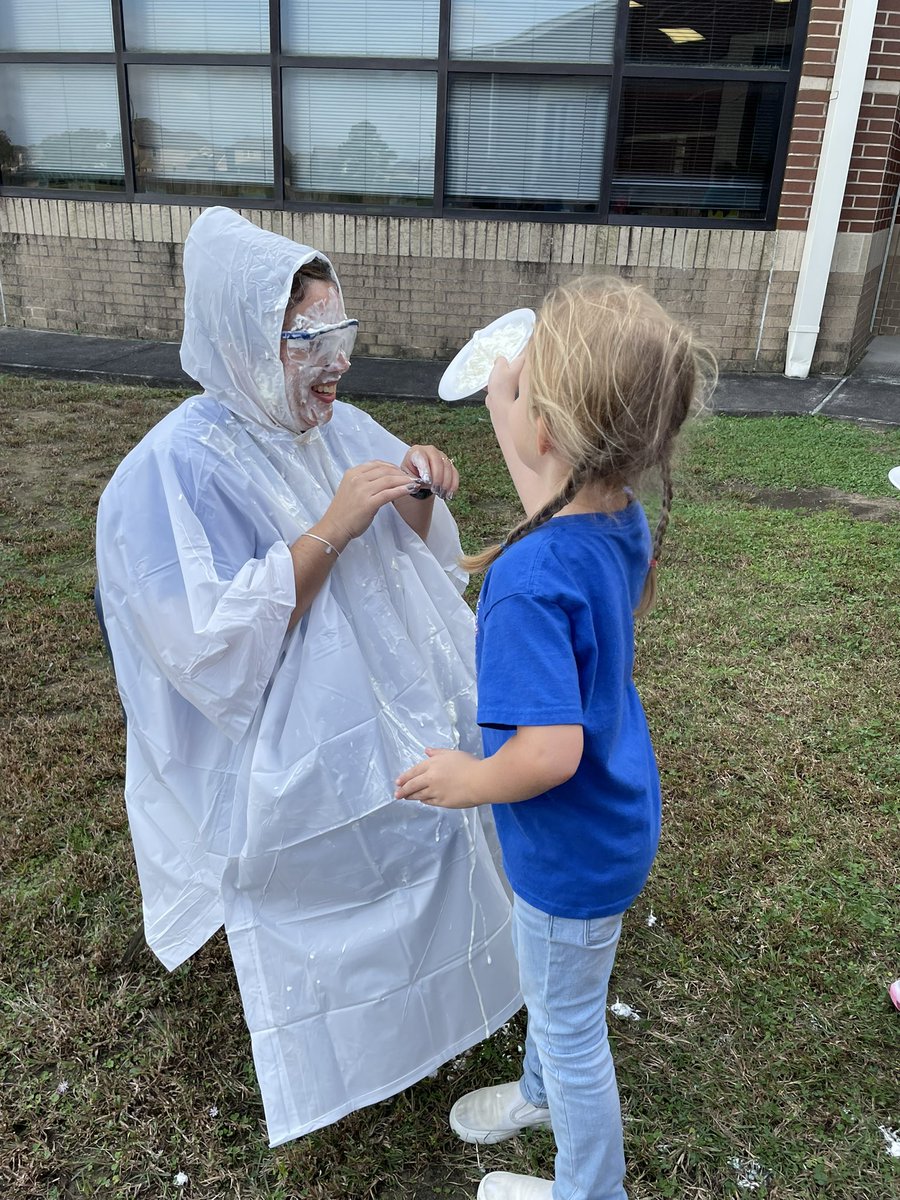 MistyMisty6196's tweet photo. The kids got to pie their principal today as part of their fundraiser reward. Hearing their principal say, “if one kid goes home today and says how much fun they had it was worth it’ reassures me that my kids are exactly where they need to be.#LPGreatThings #ItsABayshoreThing https://t.co/A0NocyY21c