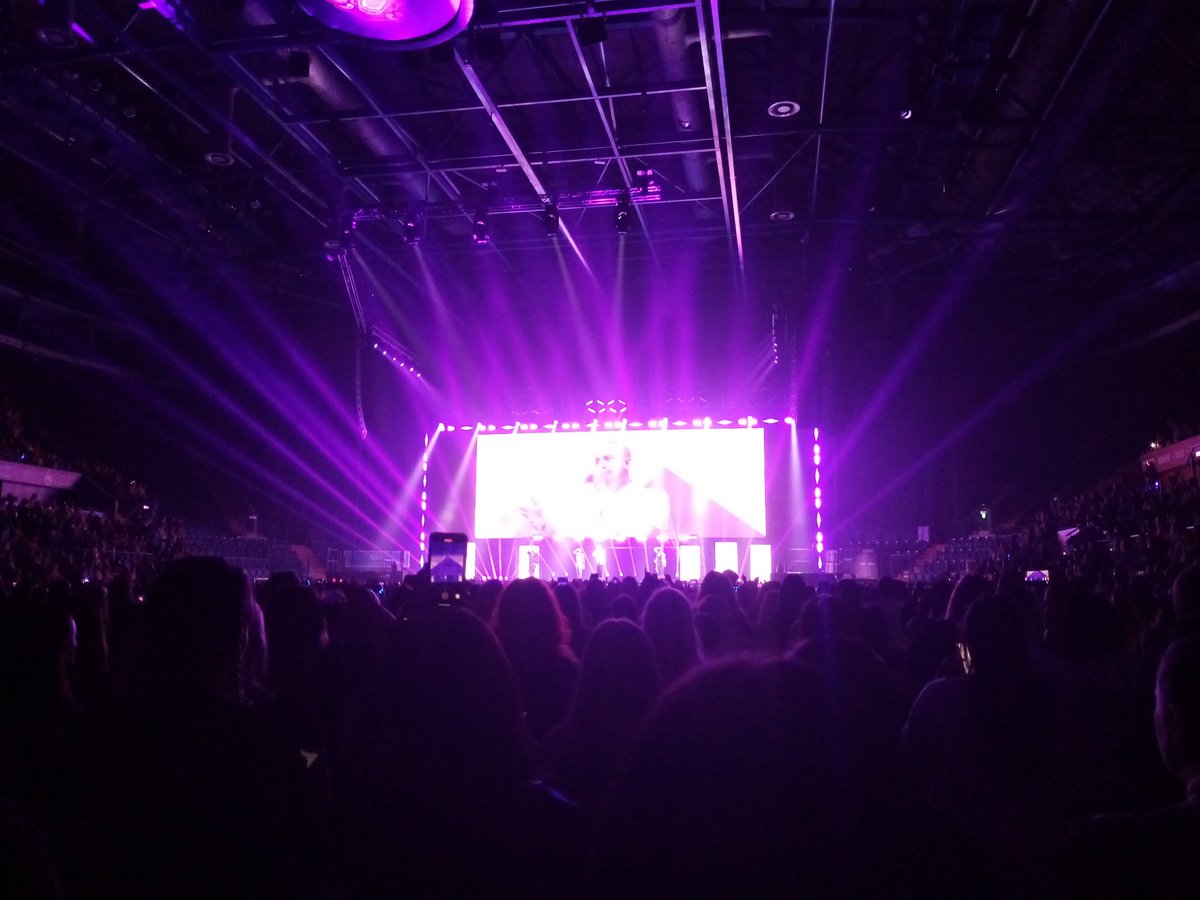JessTheEmoxx's tweet photo. #JLS in Nottingham 💙❤️💚💛 https://t.co/mhWcuiEcGW