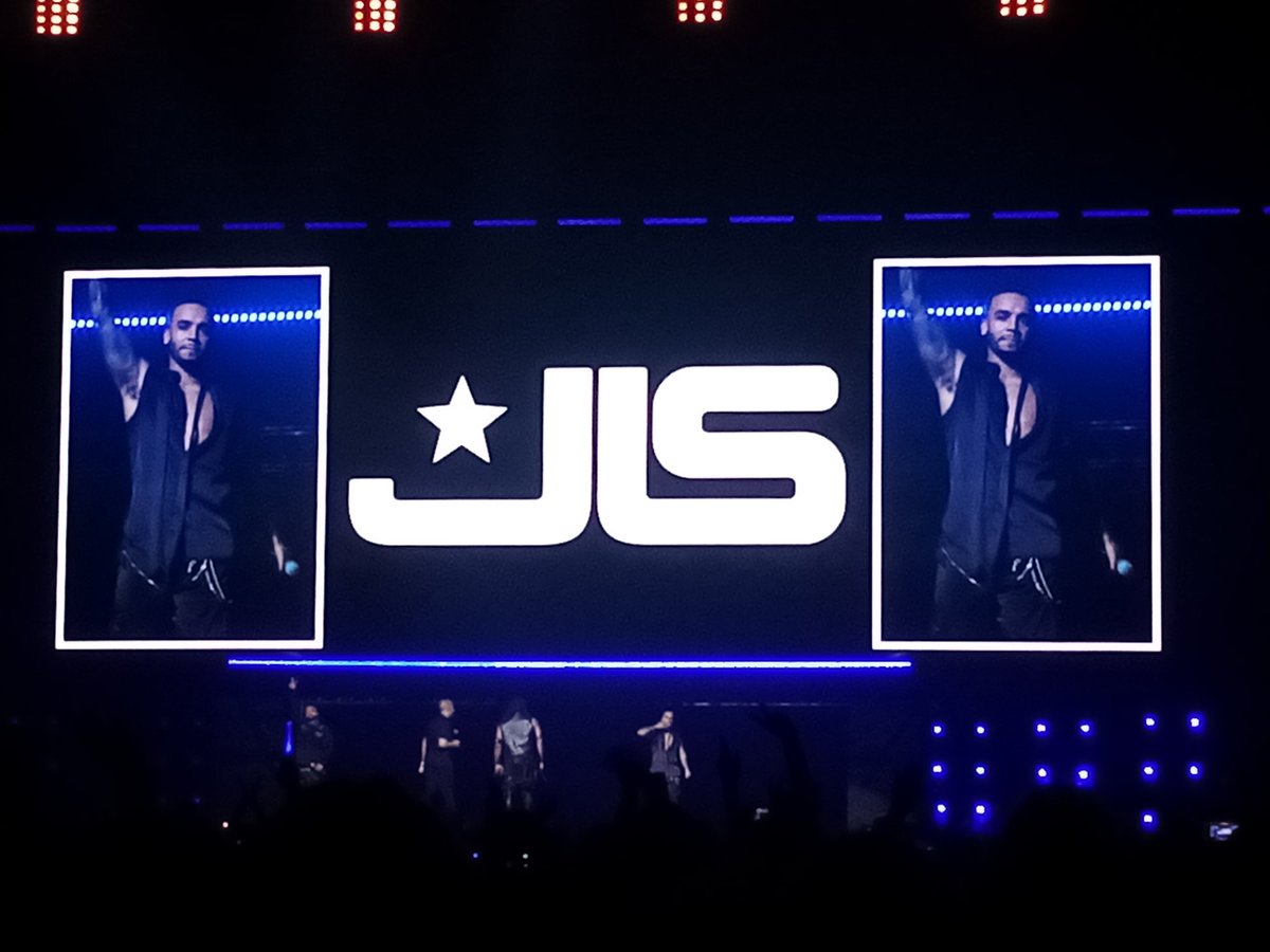 JessTheEmoxx's tweet photo. #JLS in Nottingham 💙❤️💚💛 https://t.co/mhWcuiEcGW